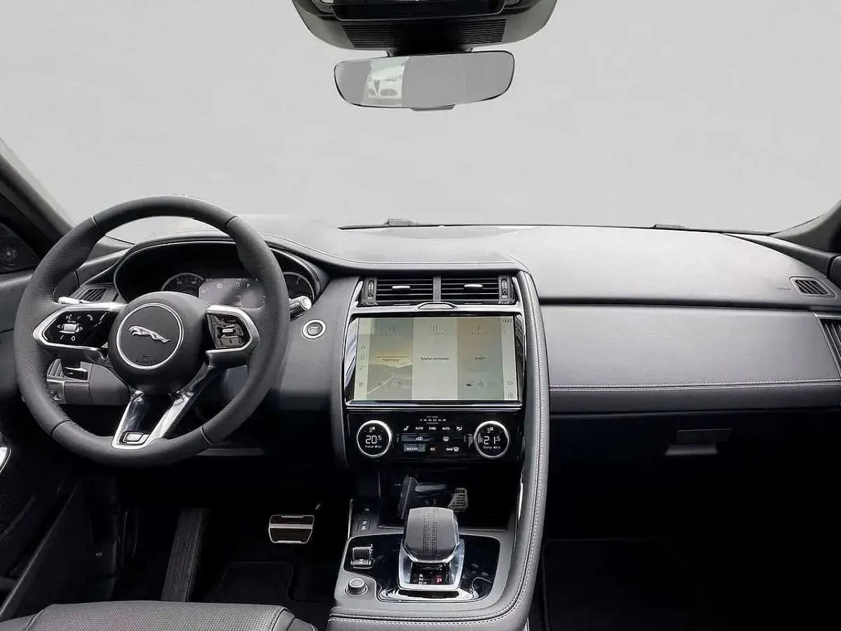 Second-hand Jaguar E-Pace R-Dynamic 165 CP (121 kW) 2023 Negru SUV