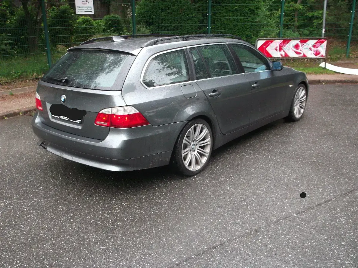 Gebraucht BMW 523 177 PS (130 kW) 2007 Grau Kombi