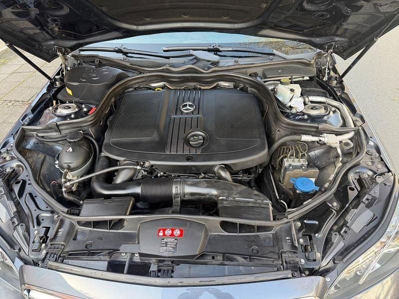 Gebraucht Mercedes E220 Edition 170 PS (125 kW) 2013 Blau Limousine