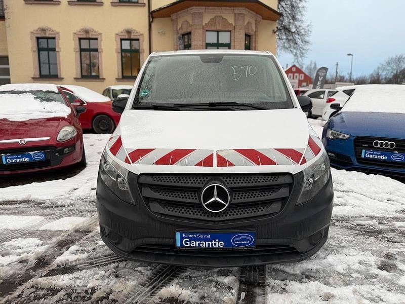 Używany Mercedes Vito 114 KM (83 kW) 2017 Biały Van