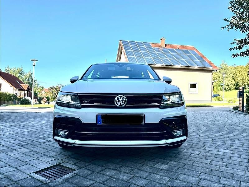 Weiß Gebraucht 2016 VW Tiguan Highline SUV | 21.300 € (Etwas zu teuer) - Bild 1/4