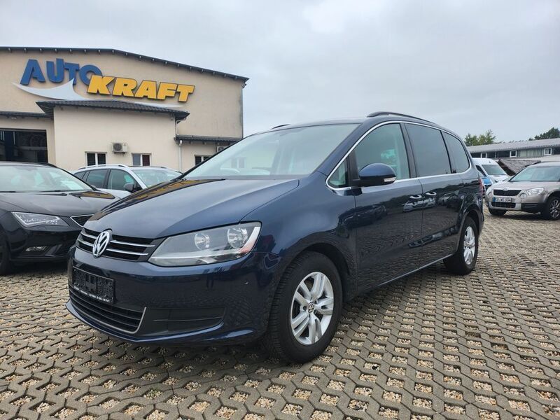 Blau Gebraucht 2012 VW Sharan Comfortline Van / Kleinbus | 17.990 € - Bild 1/4