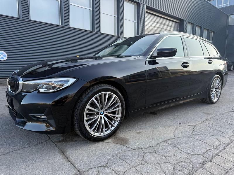 Schwarz ii Gebraucht 2020 BMW 320 Sport Line Kombi | 23.900 € (Fairer Preis) - Bild 1/4