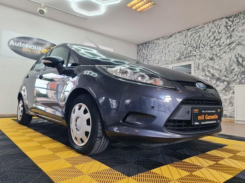 Grau Gebraucht 2010 Ford Fiesta Trend Kleinwagen | 3.950 € (Fairer Preis) - Bild 1/4