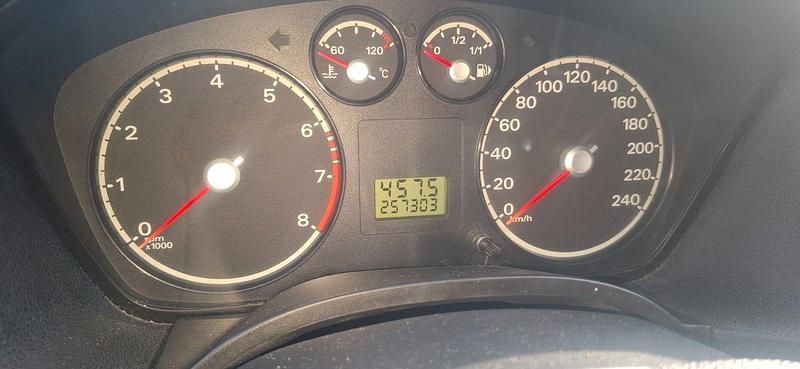 Gebraucht Ford Focus 101 PS (74 kW) 2006 Schwarz Kombi