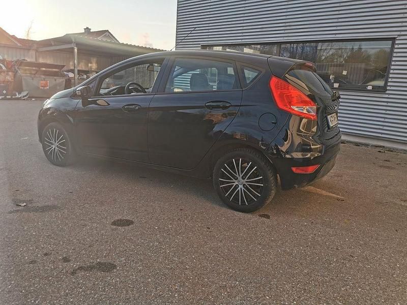 Gebraucht Ford Fiesta 82 PS (60 kW) 2012 Schwarz Kleinwagen