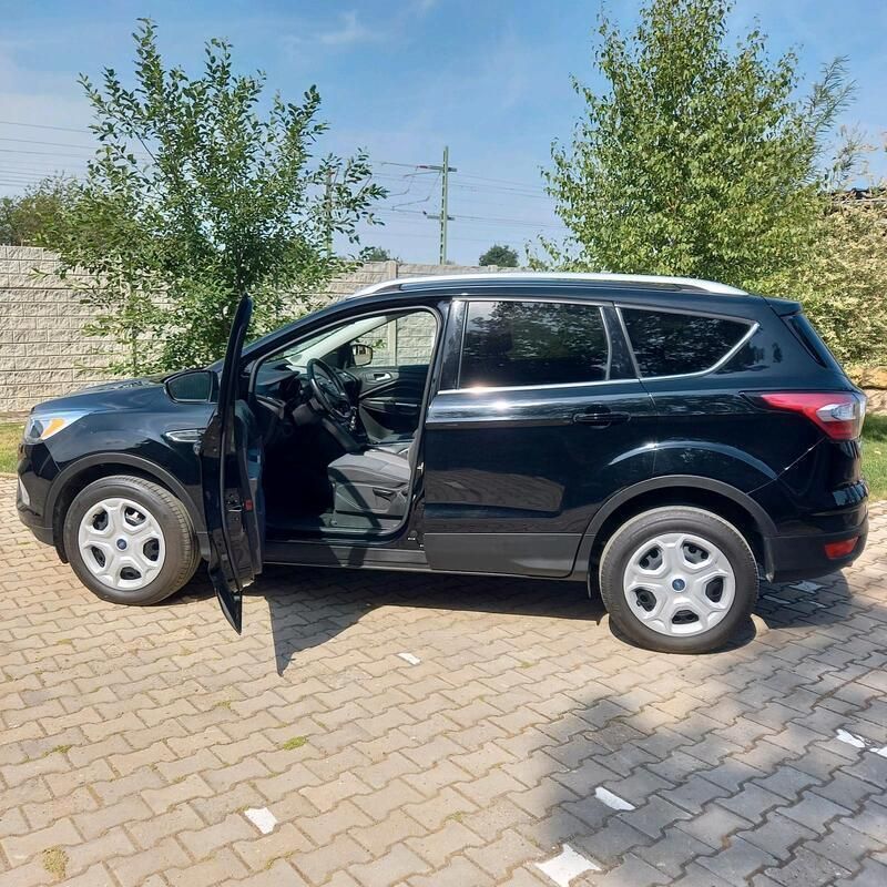 Schwarz Gebraucht 2017 Ford Kuga Trend SUV | 11.000 € (Superpreis) - Bild 1/4