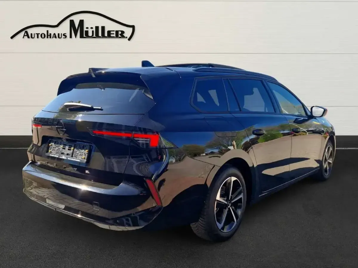 Gebraucht Opel Astra 131 PS (96 kW) 2025 Lackierung schwarz perla nera/ Kombi