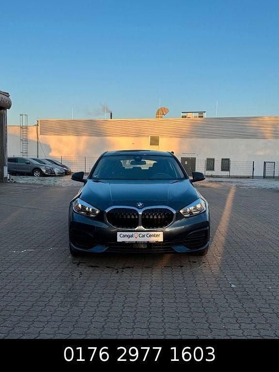 Grau Gebraucht 2019 BMW 118 Advantage Kleinwagen | 17.999 € (Guter Preis) - Bild 1/4