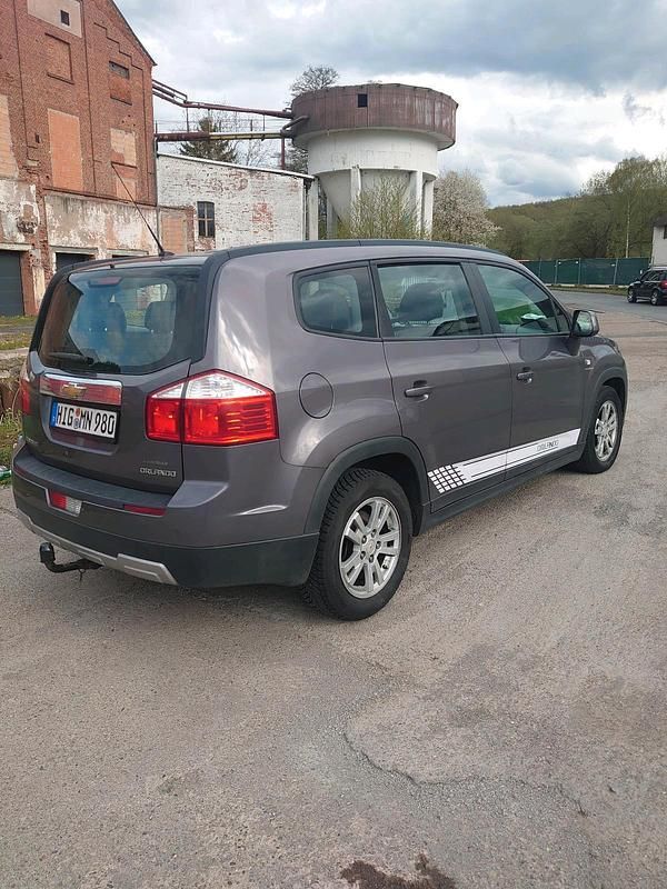 Grau Gebraucht 2012 Chevrolet Orlando Kombi | 6.500 € (Fairer Preis) - Bild 1/4