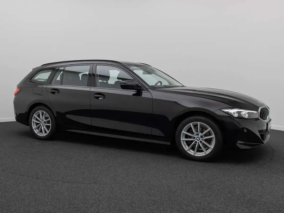 Gebraucht BMW 318 Sport Line 156 PS (114 kW) 2024 Schwarz ii668 Kombi