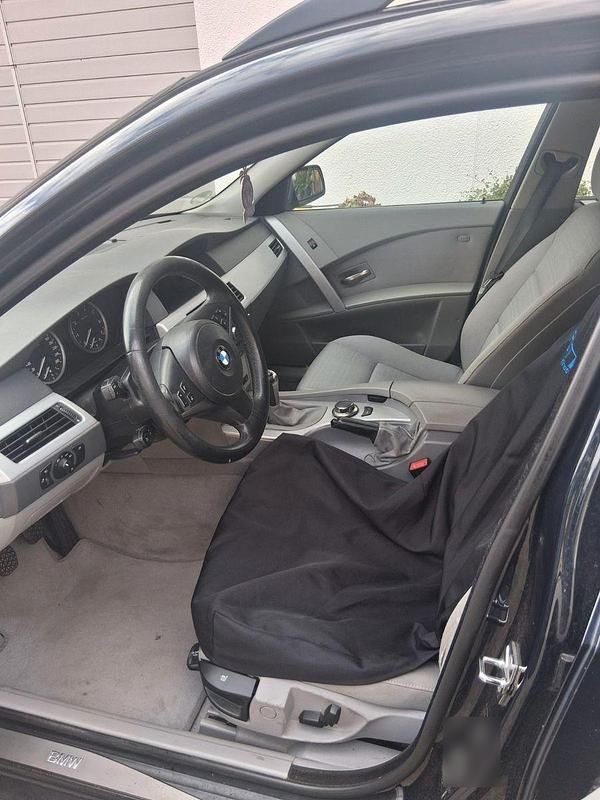 Gebraucht BMW 523 177 PS (130 kW) 2006 Blau Kombi