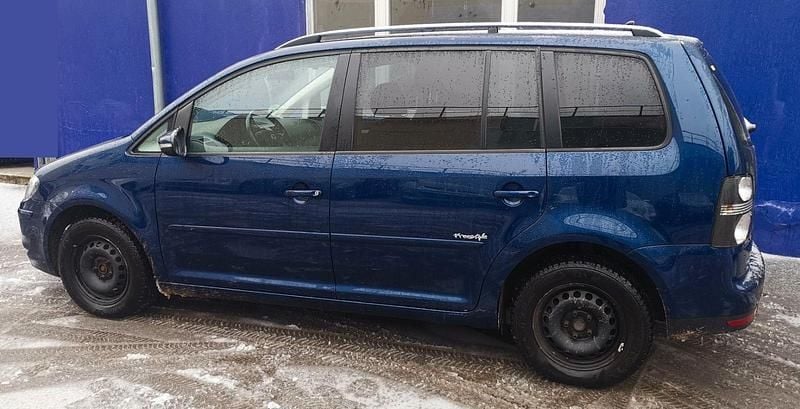 Gebraucht VW Touran 140 PS (102 kW) 2010 Blau Van / Kleinbus