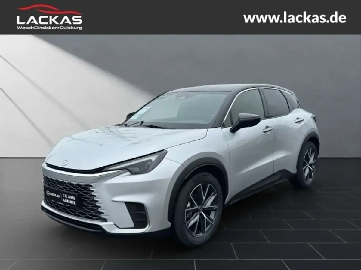 Gebraucht Lexus LBX 136 PS (100 kW) 2025 Titaniumweiß (085)/ black (202 SUV
