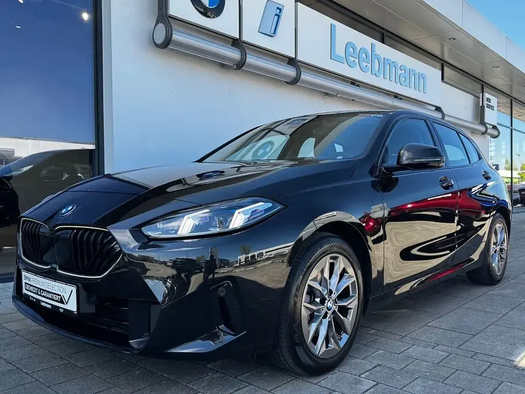 Gebraucht BMW 120 163 PS (119 kW) 2025 Saphirschwarz (metallic) Kleinwagen