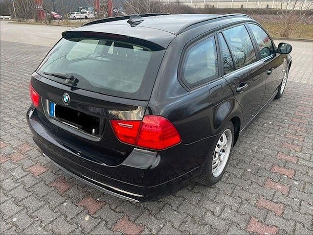 Gebraucht BMW 320 Sport Line 184 PS (135 kW) 2011 Schwarz Kombi