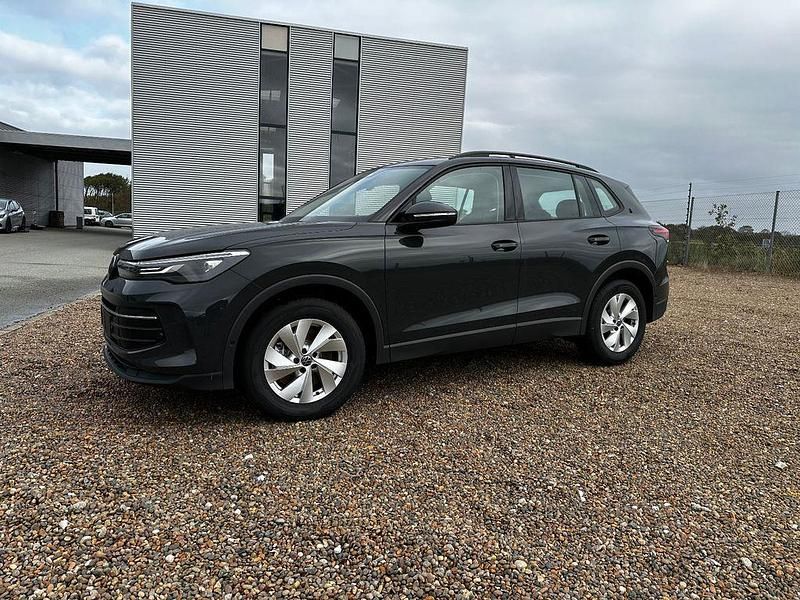 Gebraucht VW Tiguan 150 PS (110 kW) 2025 Grau SUV