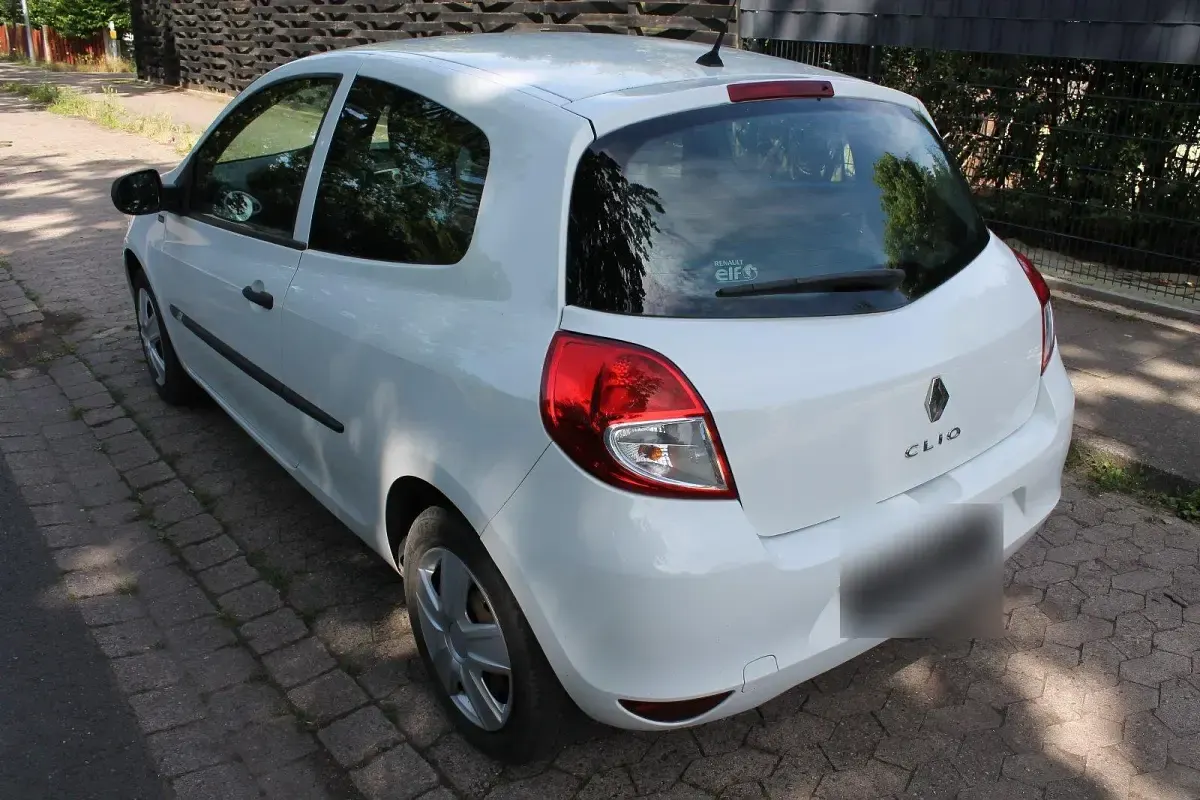 Gebraucht Renault Clio 75 PS (55 kW) 2012 Weiß Kleinwagen