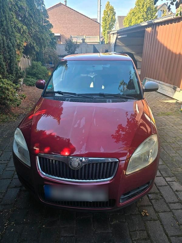 Rot Gebraucht 2007 Skoda Fabia Classic Kleinwagen | 700 € - Bild 1/4