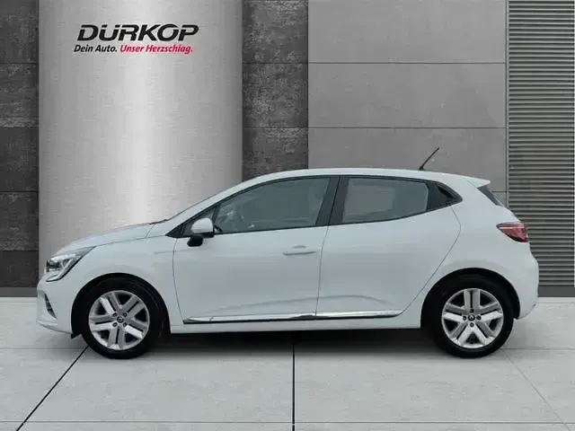 Używany Renault Clio V Experience 72 KM (52 kW) 2020 Biały Sedan/Limuzyna