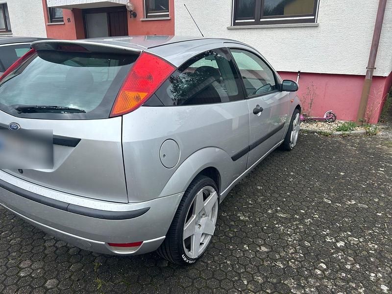 Gebraucht Ford Focus Viva 116 PS (85 kW) 2004 Grau Limousine