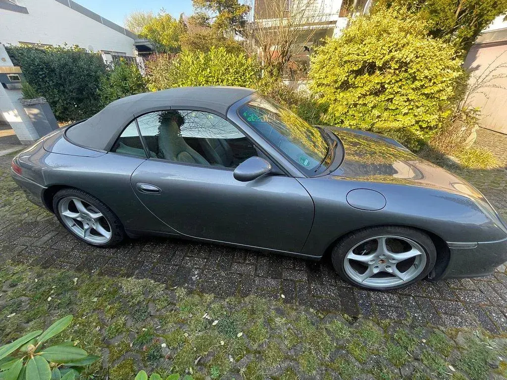 Gebraucht Porsche 996 325 PS (239 kW) 2001 Grau Cabrio
