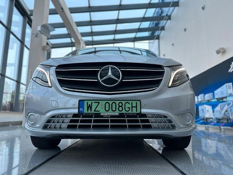 Gebraucht Mercedes e-Vito 85 kW (116 PS) 2023 Silber Van / Kleinbus