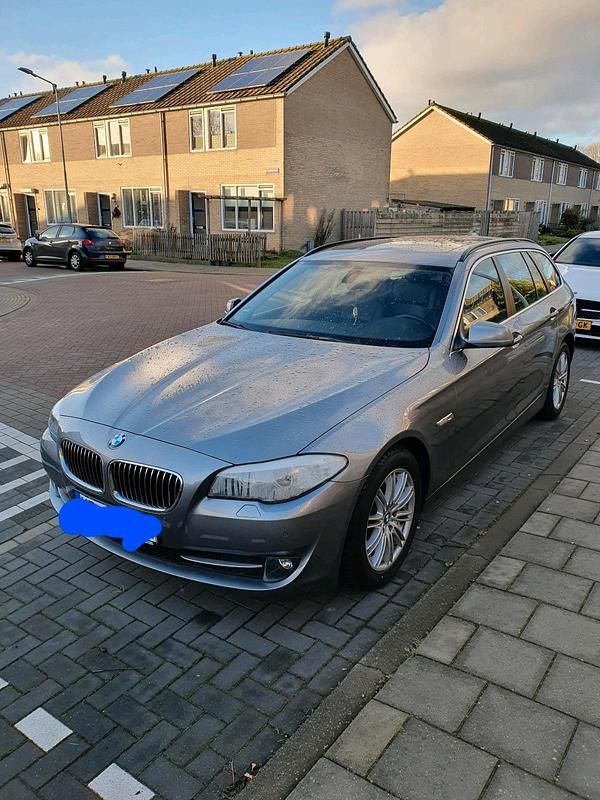 Gebraucht BMW 520 184 PS (135 kW) 2011 Grau Kombi