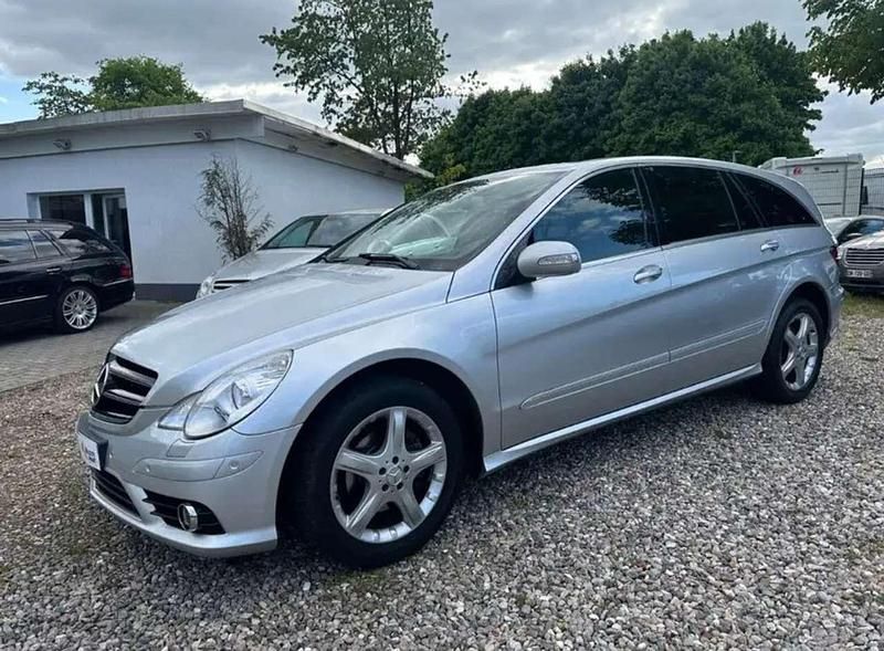 Grau Gebraucht 2009 Mercedes R350 Edition Van / Kleinbus | 15.000 € - Bild 1/4