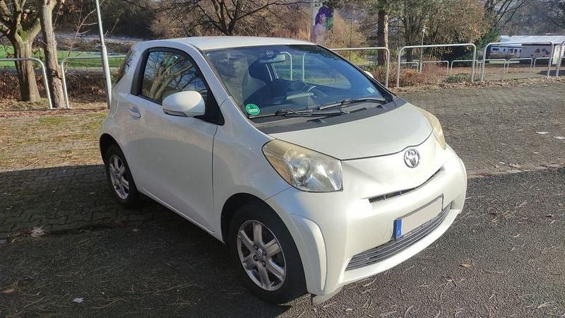Weiß Gebraucht 2009 Toyota iQ Kleinwagen | 2.599 € (Superpreis) - Bild 1/4
