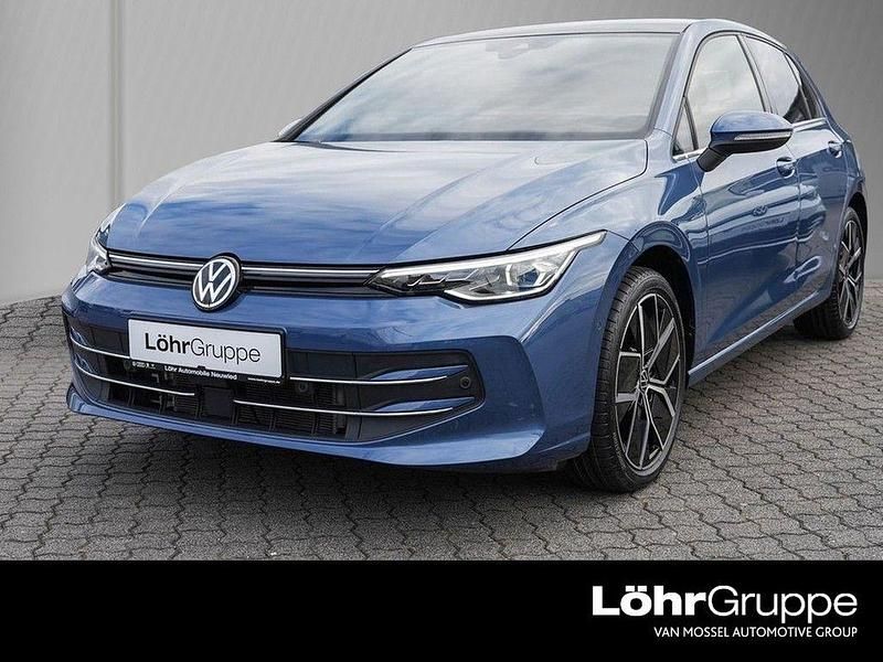 Anemonenblau metallic Gebraucht 2024 VW Golf VIII Edition Limousine | 31.980 € (Fairer Preis) - Bild 1/4