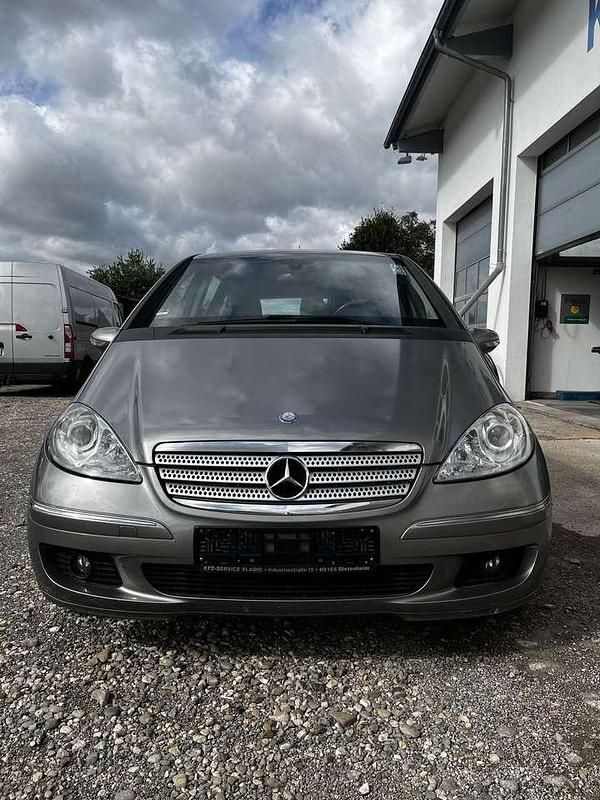 Kometgrau Gebraucht 2008 Mercedes A160 Avantgarde Limousine | 2.450 € (Fairer Preis) - Bild 1/4