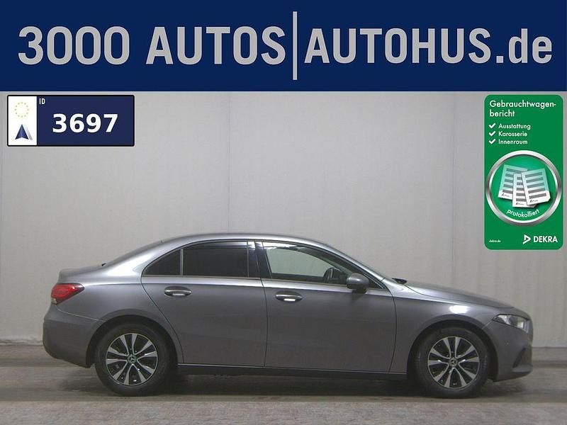 Grau Gebraucht 2022 Mercedes A180 Limousine | 20.680 € (Superpreis) - Bild 1/4
