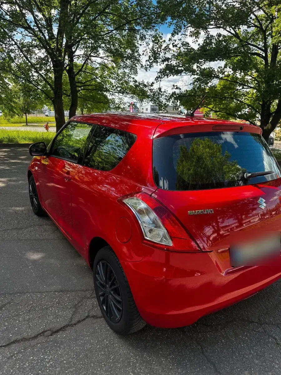 Gebraucht Suzuki Swift 94 PS (69 kW) 2012 Rot Kleinwagen