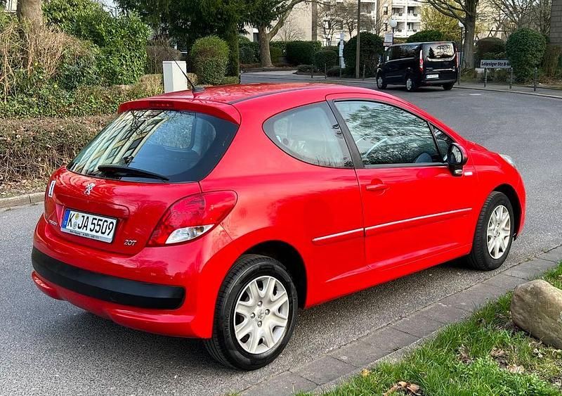 Gebraucht Peugeot 207 73 PS (53 kW) 2010 Rot Kleinwagen