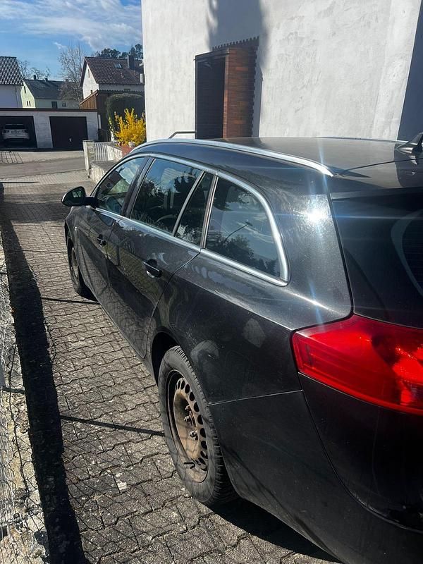 Gebraucht Opel Insignia 131 PS (96 kW) 2010 Schwarz Kombi
