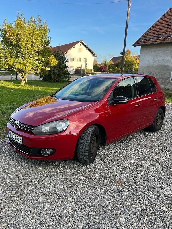 Rot Gebraucht 2011 VW Golf VI Kleinwagen | 5.400 € (Etwas zu teuer) - Bild 1/4