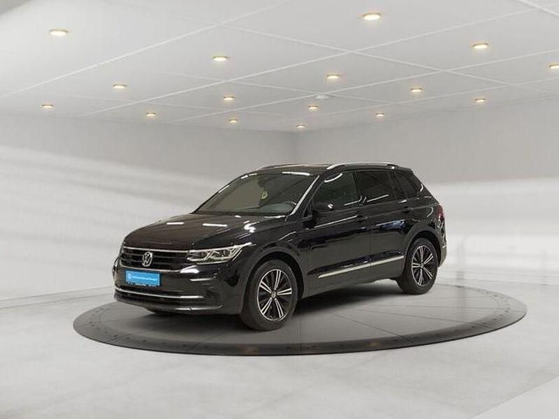 Gebraucht VW Tiguan Active 150 PS (110 kW) 2021 Schwarz SUV
