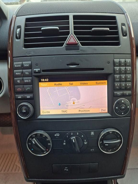 Gebraucht Mercedes A180 Elegance 116 PS (85 kW) 2009 Silber Limousine