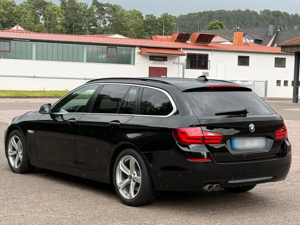 Gebraucht BMW 520 184 PS (135 kW) 2011 Schwarz Kombi
