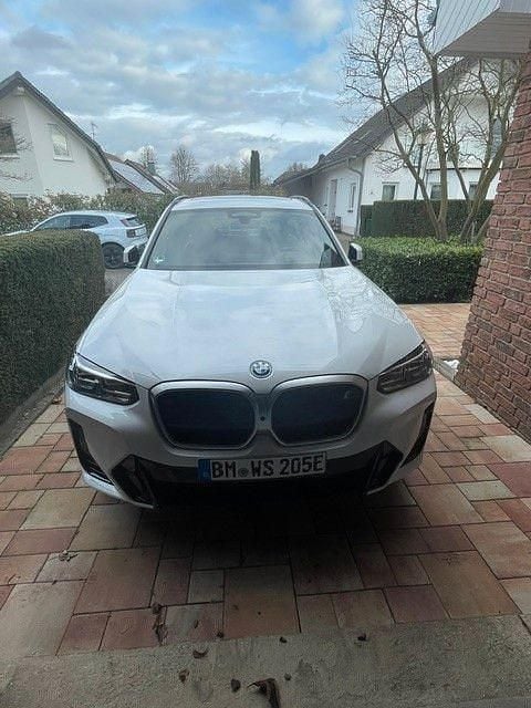 Gebraucht BMW iX3 Impressive 210 kW (286 PS) 2025 Weiß SUV