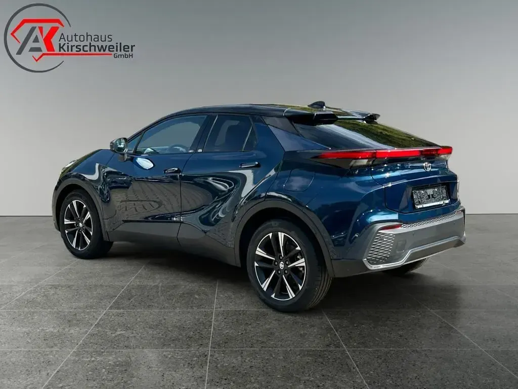 Neu Toyota C-HR 140 PS (102 kW) 2026 Grün SUV