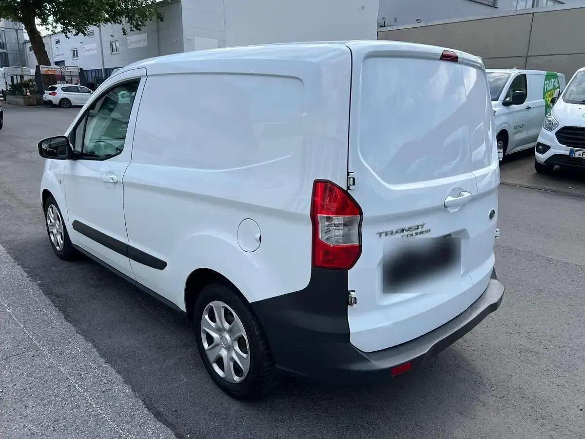 Gebraucht Ford Transit 95 PS (69 kW) 2018 Weiß Van