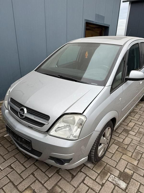 Silber Gebraucht 2004 Opel Meriva Van / Kleinbus | 999 € (Superpreis) - Bild 1/4