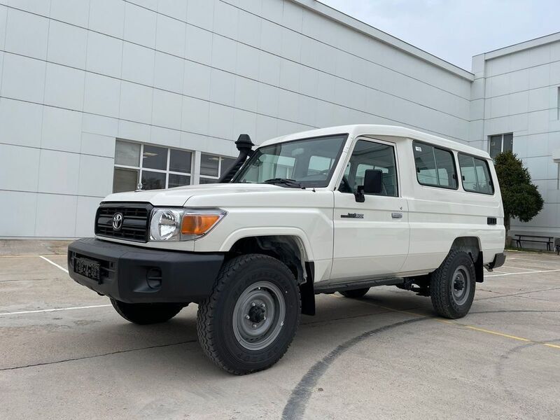Weiß Gebraucht 2024 Toyota Land Cruiser SUV | 71.999 € - Bild 1/4