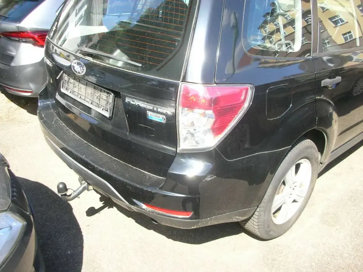 Gebraucht Subaru Forester Active 147 PS (108 kW) 2011 Obsidian black (p) SUV
