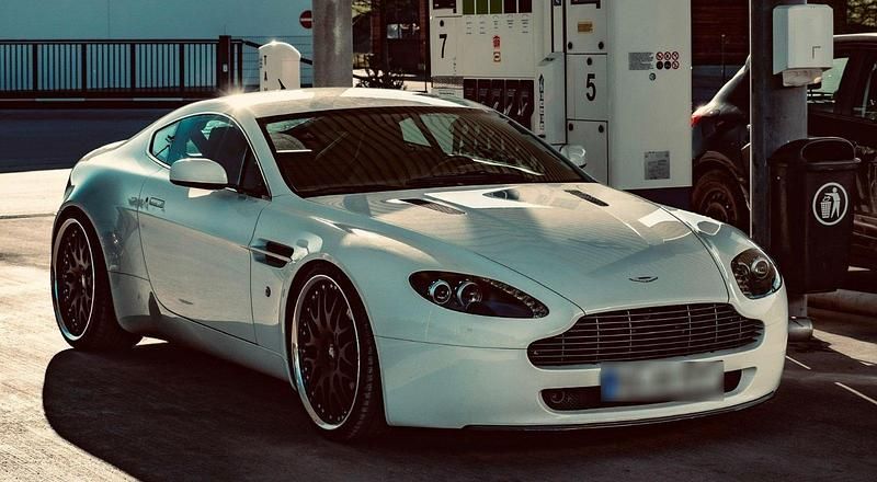 Gebraucht Aston Martin V8 Vantage 385 PS (283 kW) 2007 Weiß Coupé