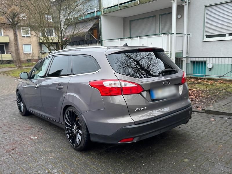 Gebraucht Ford Focus 150 PS (110 kW) 2012 Grau Kombi