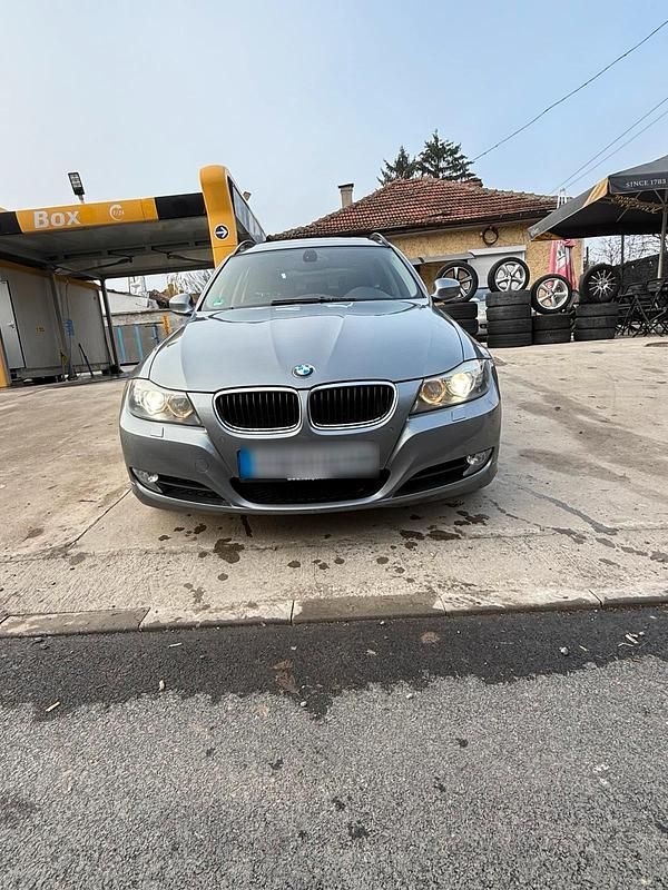 Gebraucht BMW 320 177 PS (130 kW) 2009 Grau Kombi
