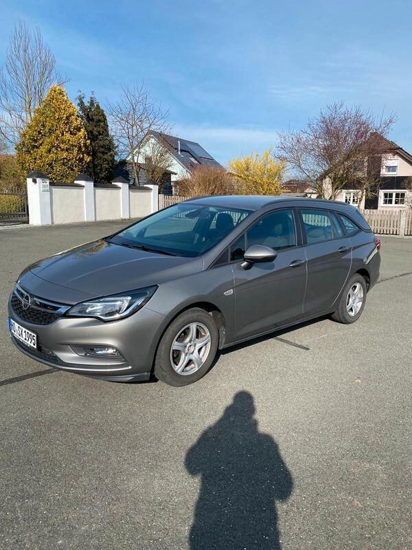 Grau Gebraucht 2017 Opel Astra Kombi | 12.999 € (Fairer Preis) - Bild 1/4